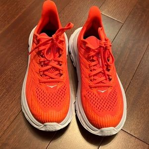 Hoka Clifton Edge size 7B
